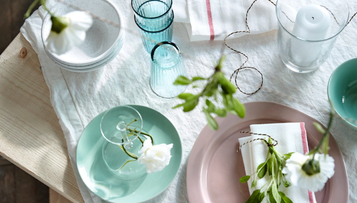 How to style a relaxed summer table